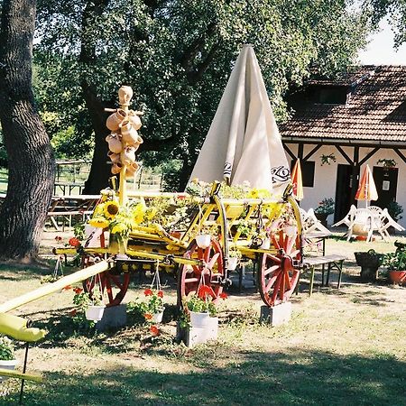 Vizimalom Kemping, Panzio Es Etterem Túristvándi エクステリア 写真